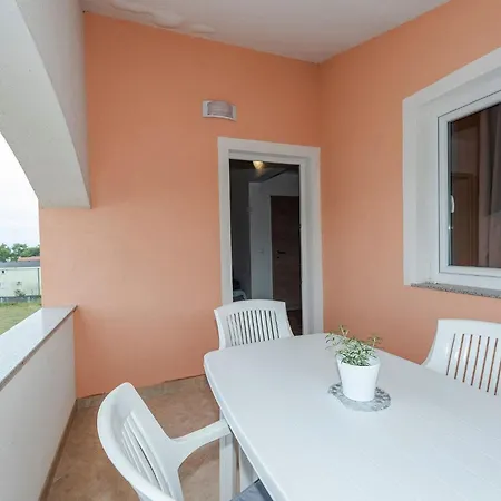 Simic 1 By Interhome Vir