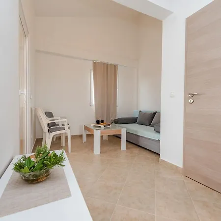 Simic 1 By Interhome * Vir