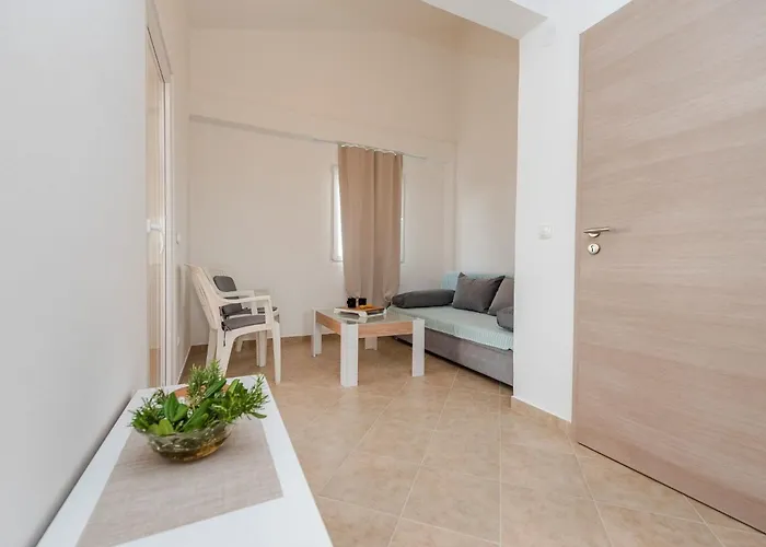 Simic 1 By Interhome * Vir