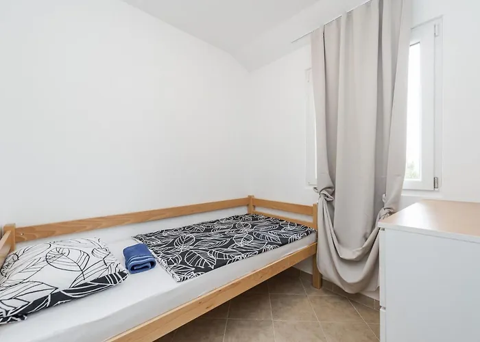 Simic 1 By Interhome Vir