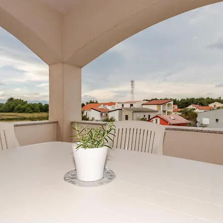 Simic 1 By Interhome Vir