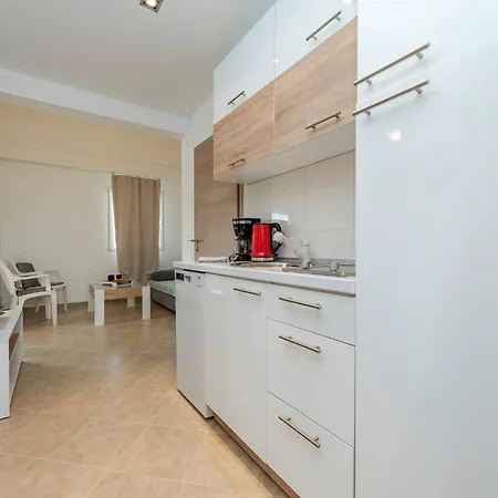 Simic 1 By Interhome Vir