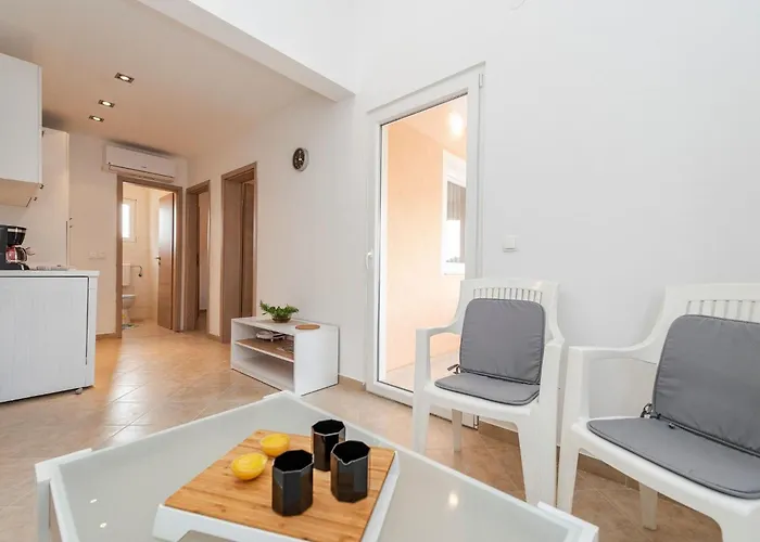 Simic 1 By Interhome